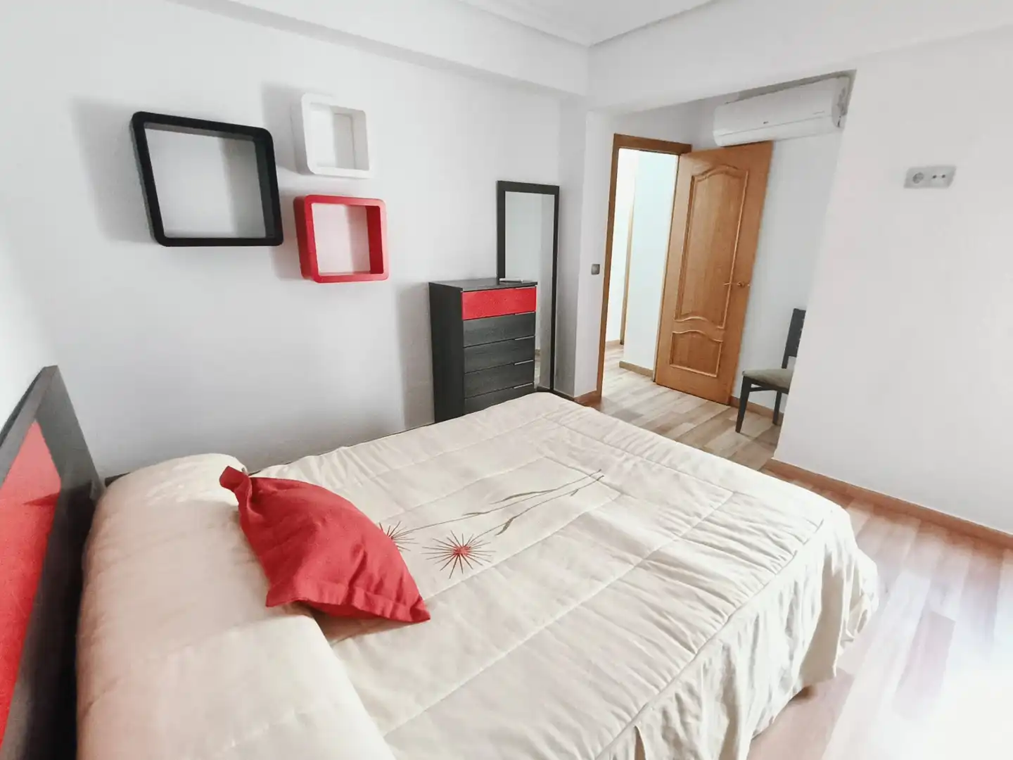 Bedroom of Flat for sale in Córdoba  with Air Conditioner