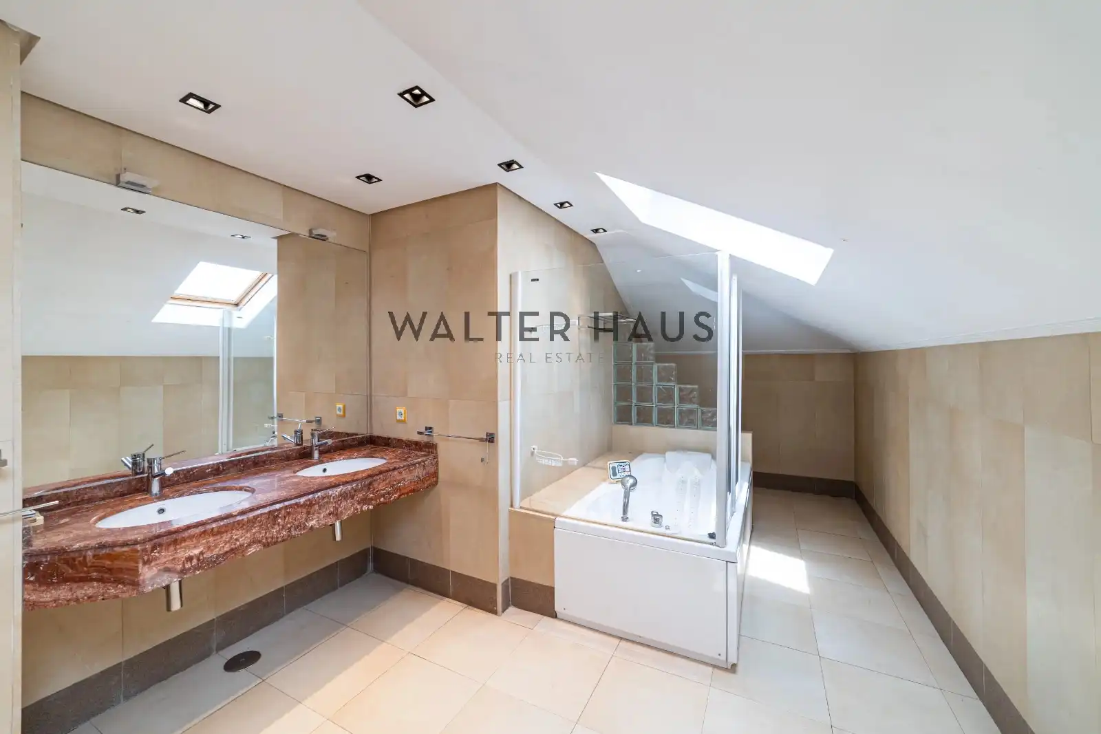 Baño de Casa o chalet en venta en Madrid con Aire acondicionado, Jardín privado y Terraza