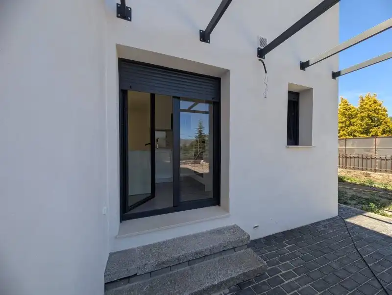 Vista exterior de Casa adosada en venta en El Espinar con Calefacción y Terraza