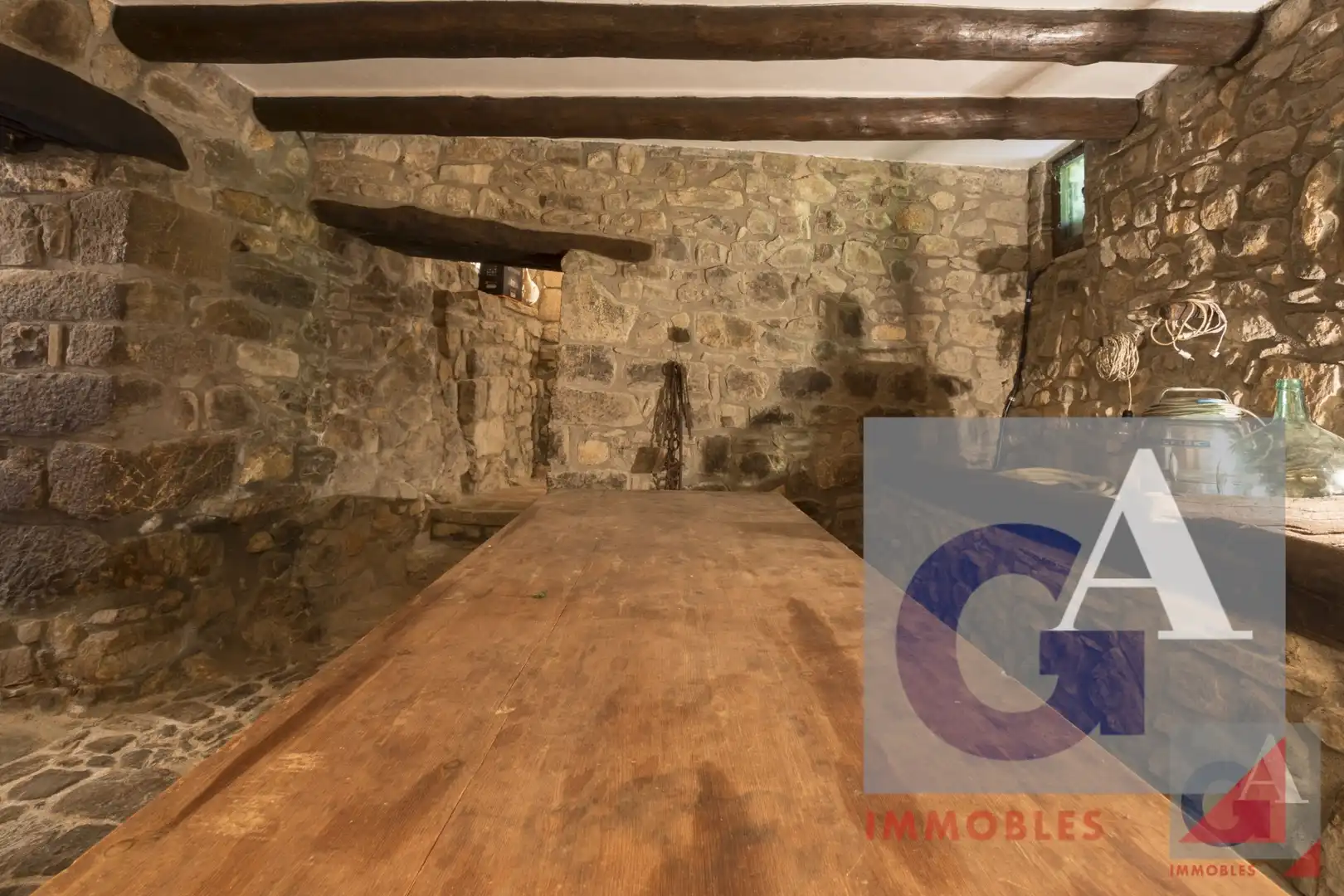 Country homes for sale in Montagut i Oix
