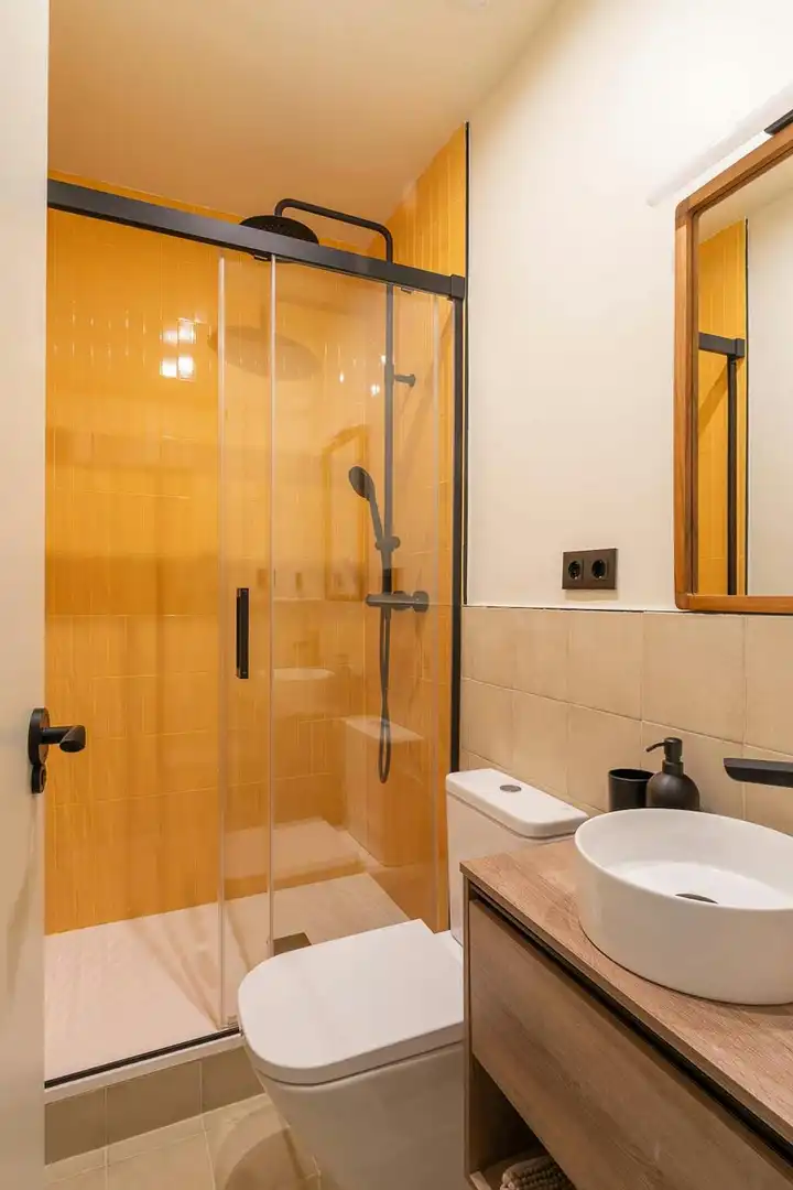 Baño de Piso de alquiler en Barcelona con Aire acondicionado, Calefacción y Amueblado