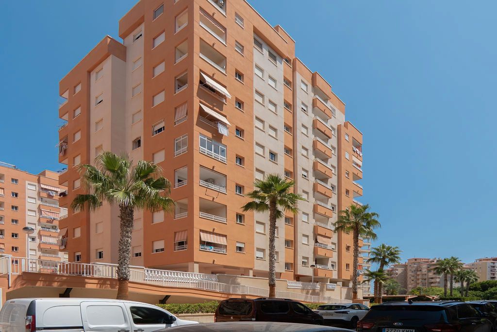 Vista exterior de Local en venda en La Manga del Mar Menor