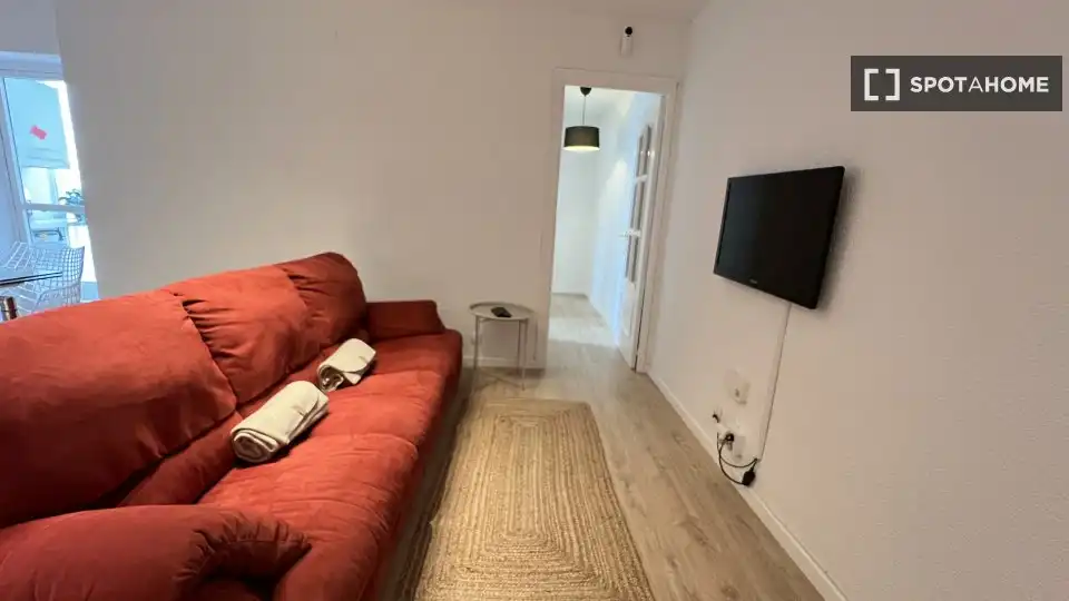 Flat for rent in Madrid  with Air Conditioner, Heating and Furnished