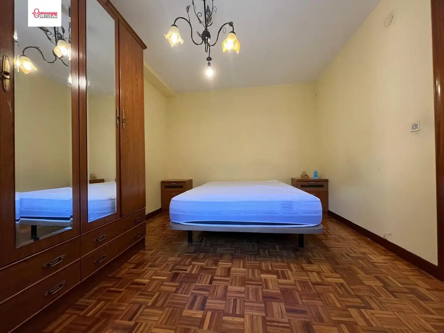 Bedroom of Flat for sale in Burgos  with Heating, Parquet flooring and Terrace
