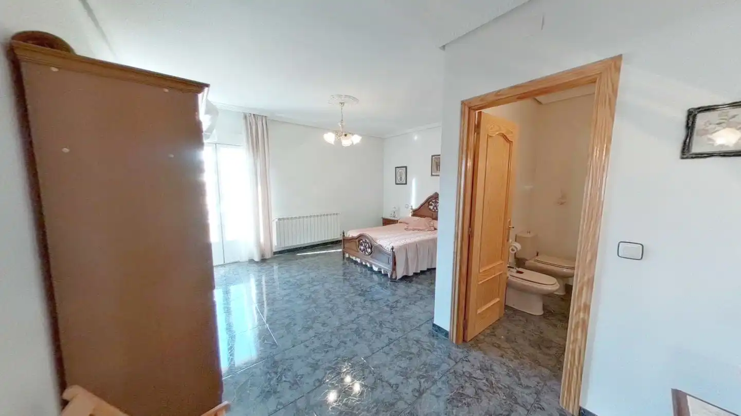 Habitación de Piso en venta en Navahermosa con Calefacción, Terraza y Amueblado
