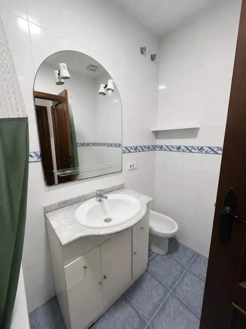 Bany de Pis en venda en Los Palacios y Villafranca amb Balcó