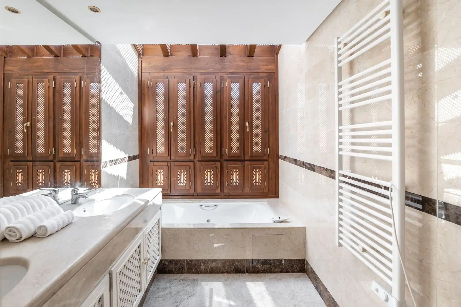 Bathroom of Attic for sale in Marbella  with Terrace, Storage room and Furnished