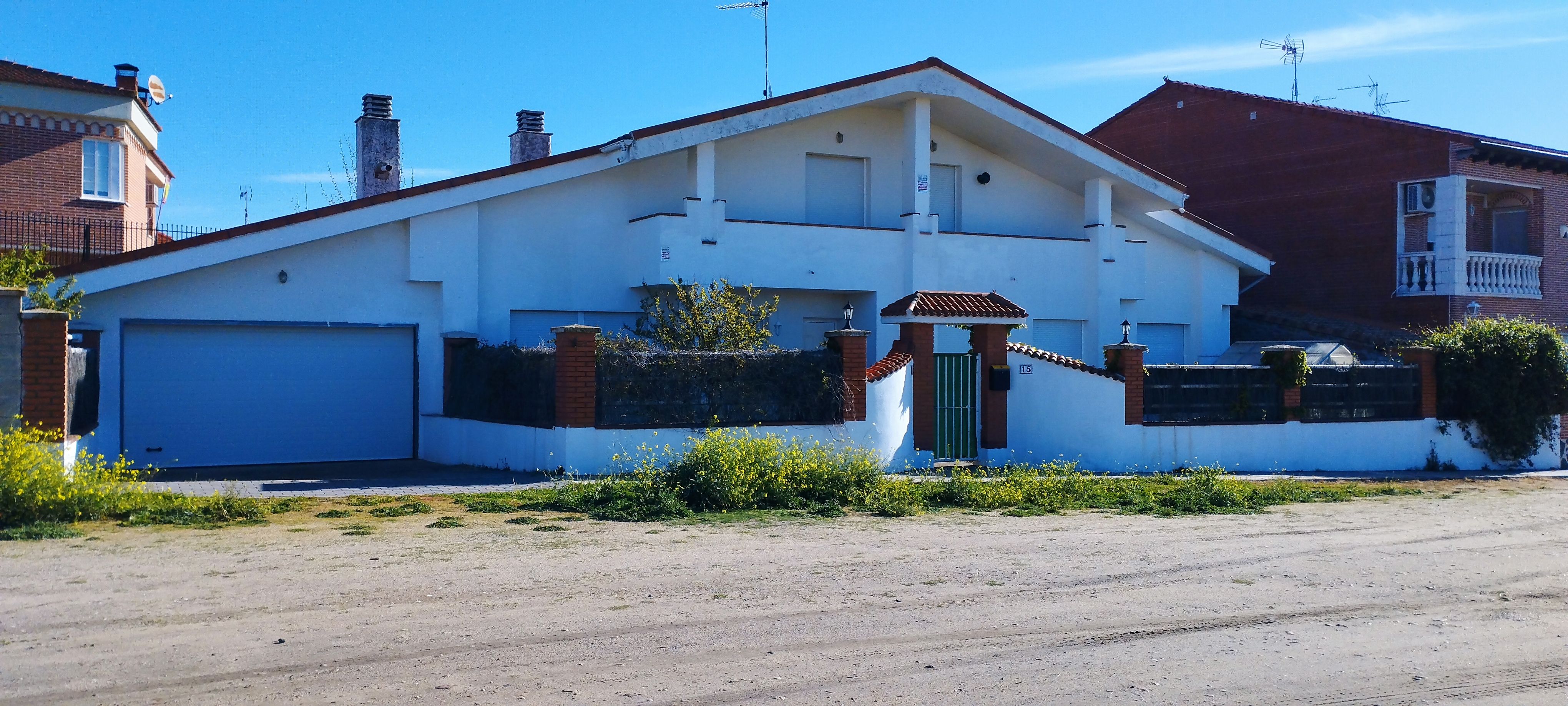 Vista exterior de Casa o xalet en venda en Medina del Campo amb Calefacció, Jardí privat i Terrassa