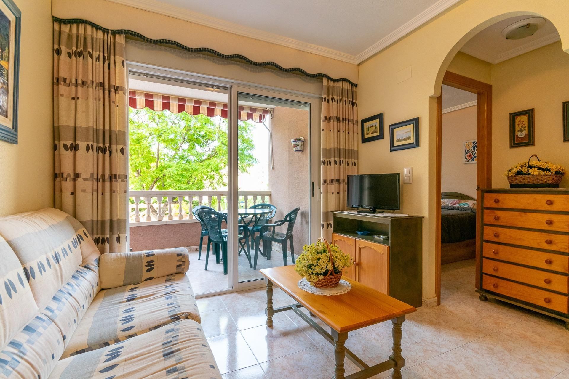 Sala d'estar de Apartament de lloguer en Santa Pola amb Terrassa i Piscina comunitària