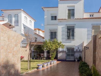 Vista exterior de Casa adosada en venda en Sanlúcar de Barrameda amb Terrassa