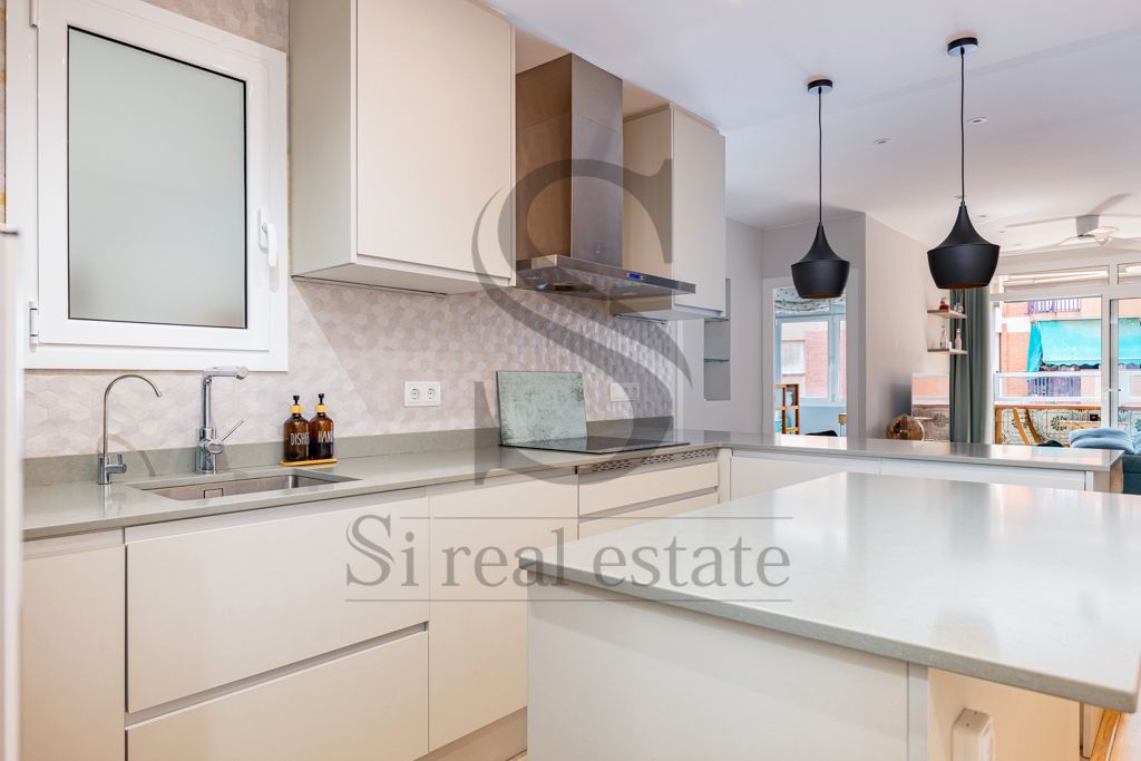 Exterior view of Flat for sale in  Barcelona Capital  with Heating, Parquet flooring and Balcony