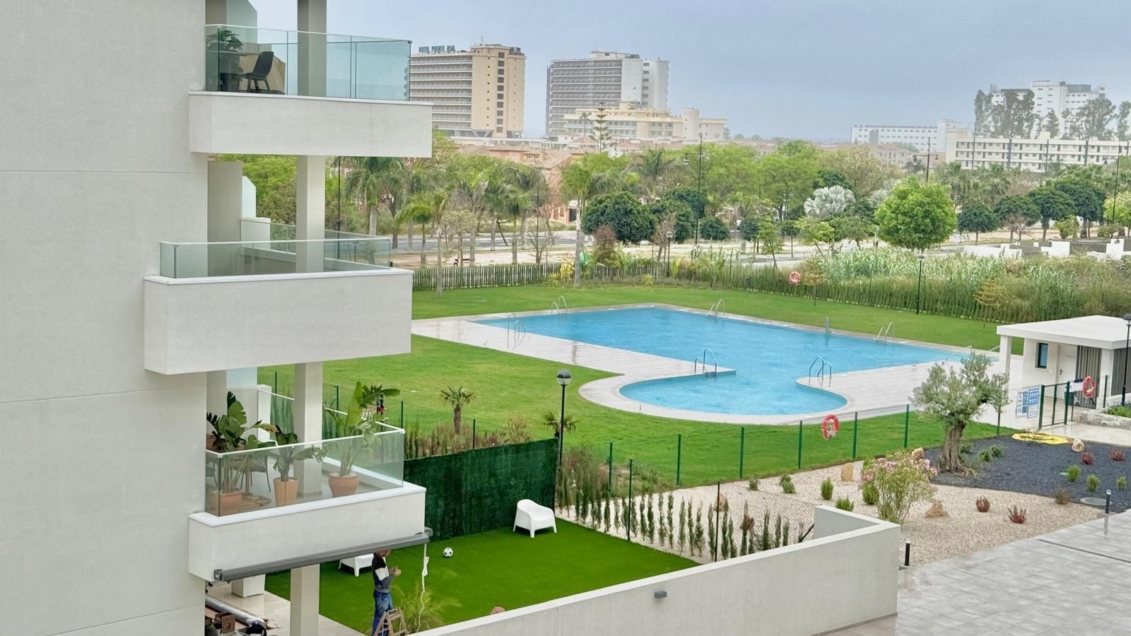 Piscina de Apartament de lloguer en Torremolinos amb Aire condicionat, Calefacció i Jardí privat