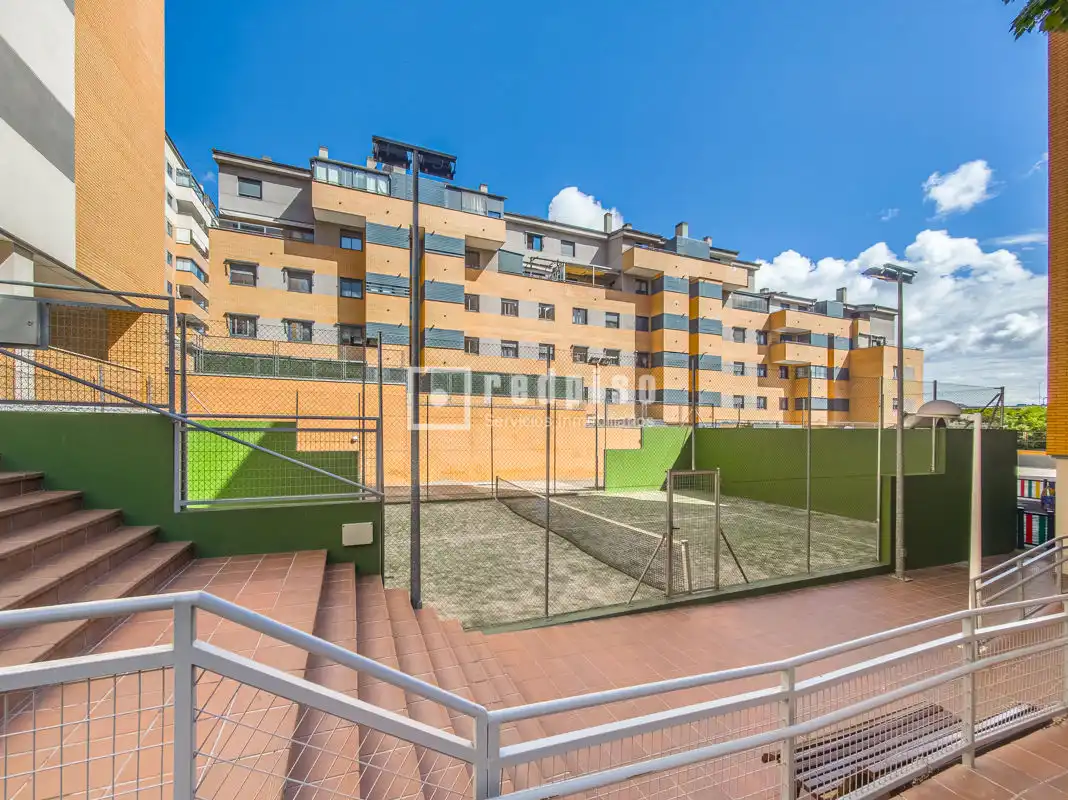 Vista exterior de Dúplex en venda en Alcorcón amb Calefacció, Jardí privat i Parquet