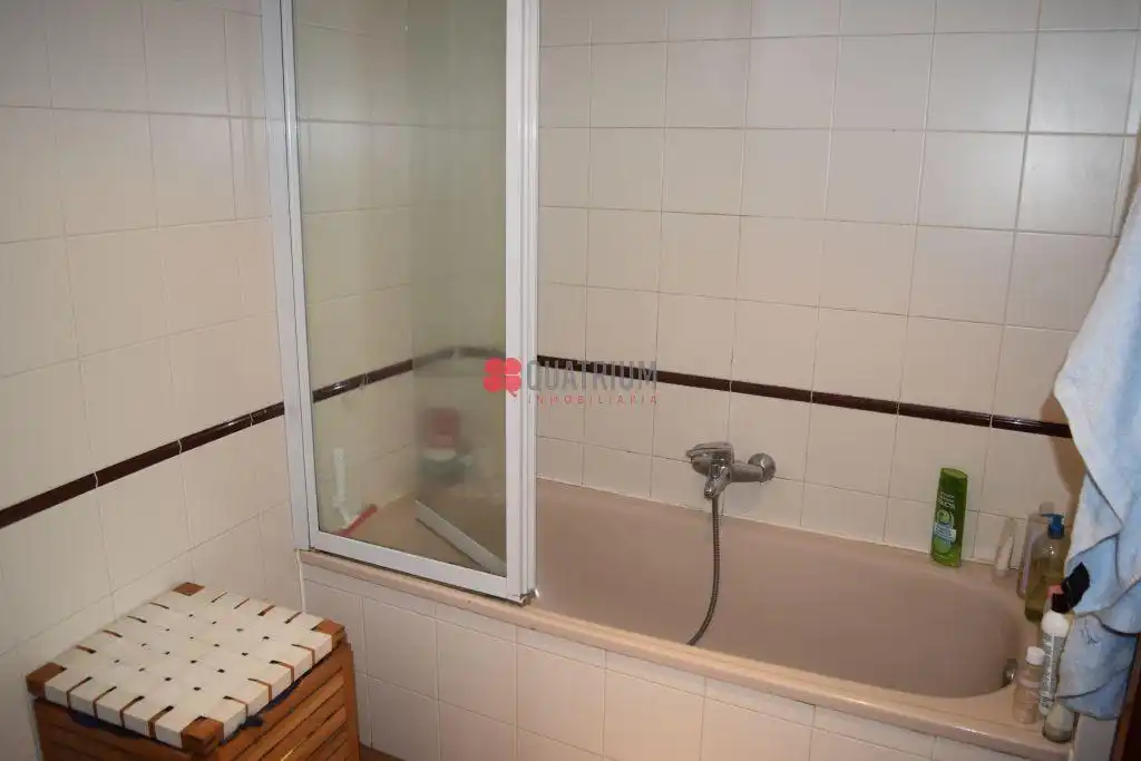Bany de Planta baixa en venda en A Coruña Capital  amb Calefacció i Traster