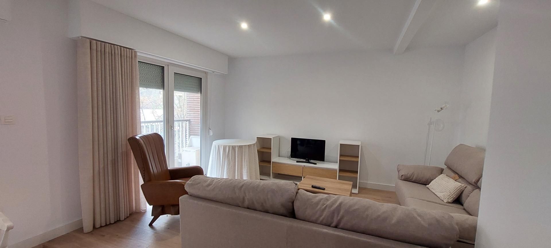 Pis de lloguer a Calle ARZOBISPO LOACES, Ensanche - Diputación, Centro