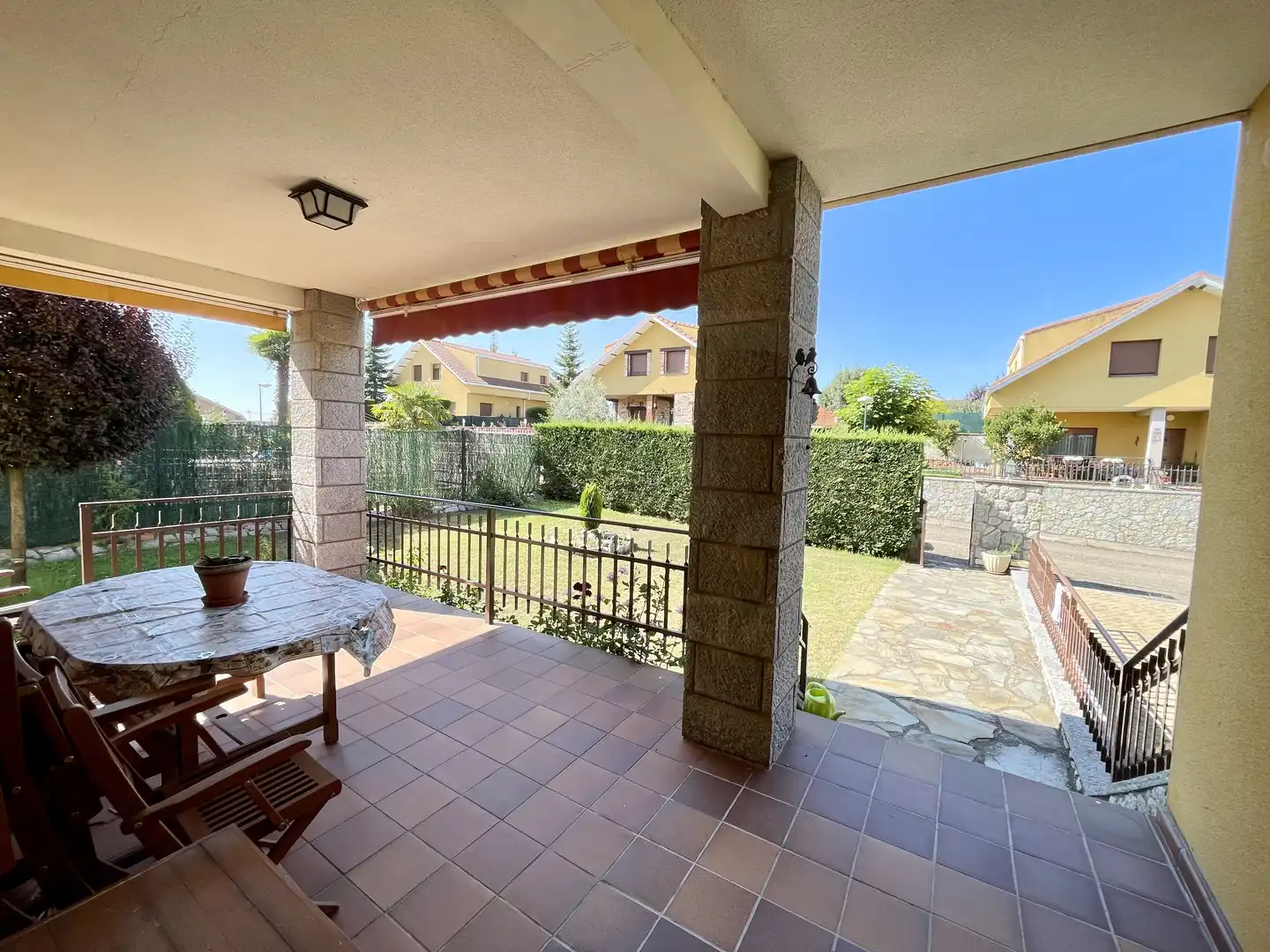 Jardí de Casa o xalet en venda en Santovenia de la Valdoncina amb Calefacció i Terrassa