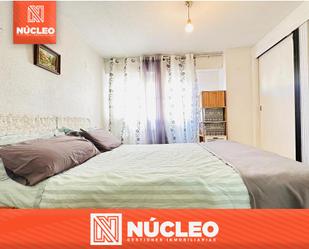 Bedroom of Flat for sale in  Zaragoza Capital  with Air Conditioner