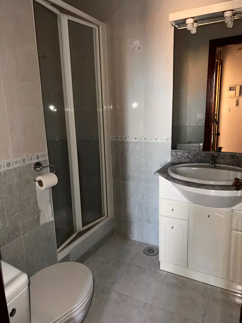 Bany de Apartament en venda en Baiona amb Calefacció, Parquet i Moblat