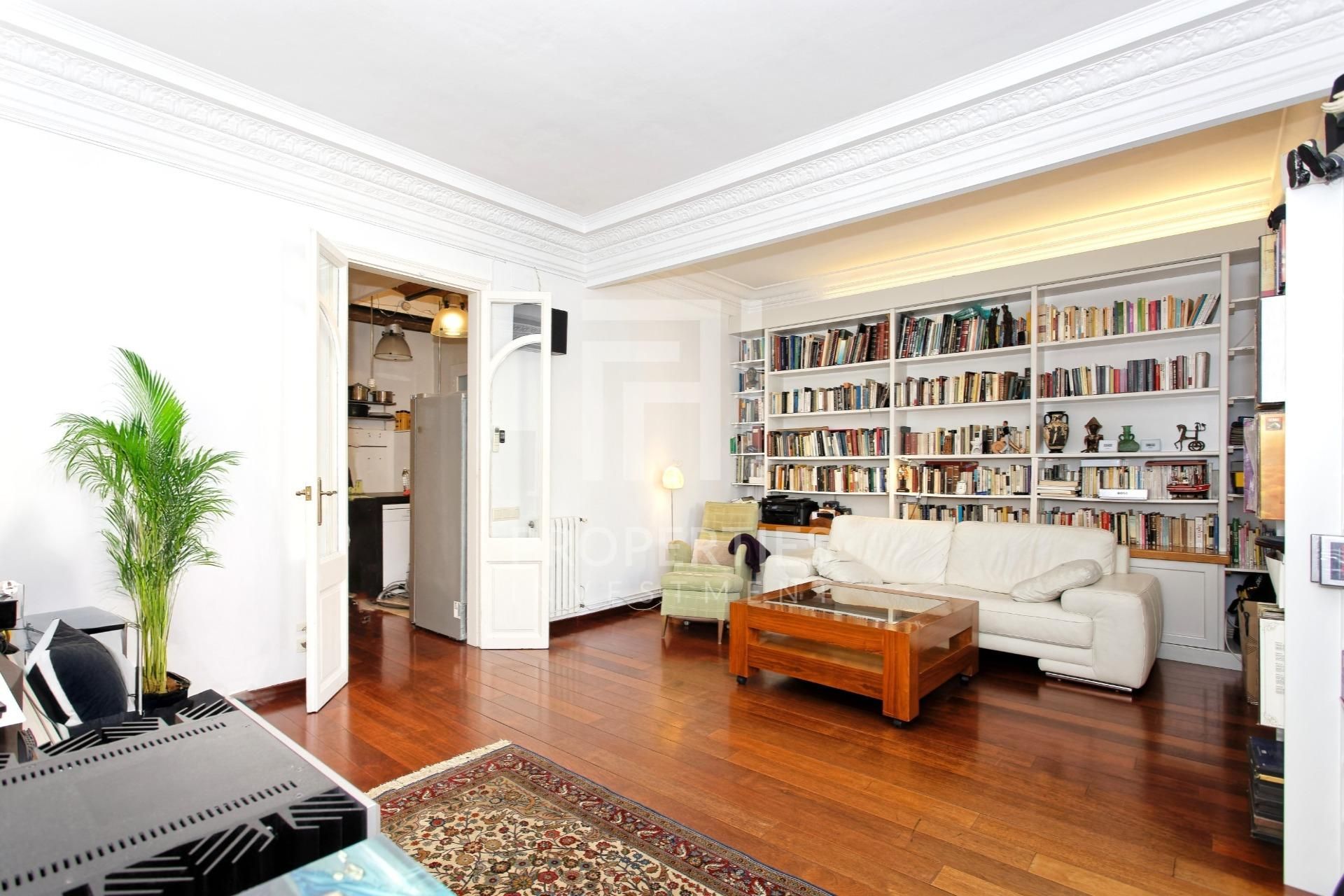 Living room of Flat for sale in  Barcelona Capital  with Air Conditioner, Heating and Balcony