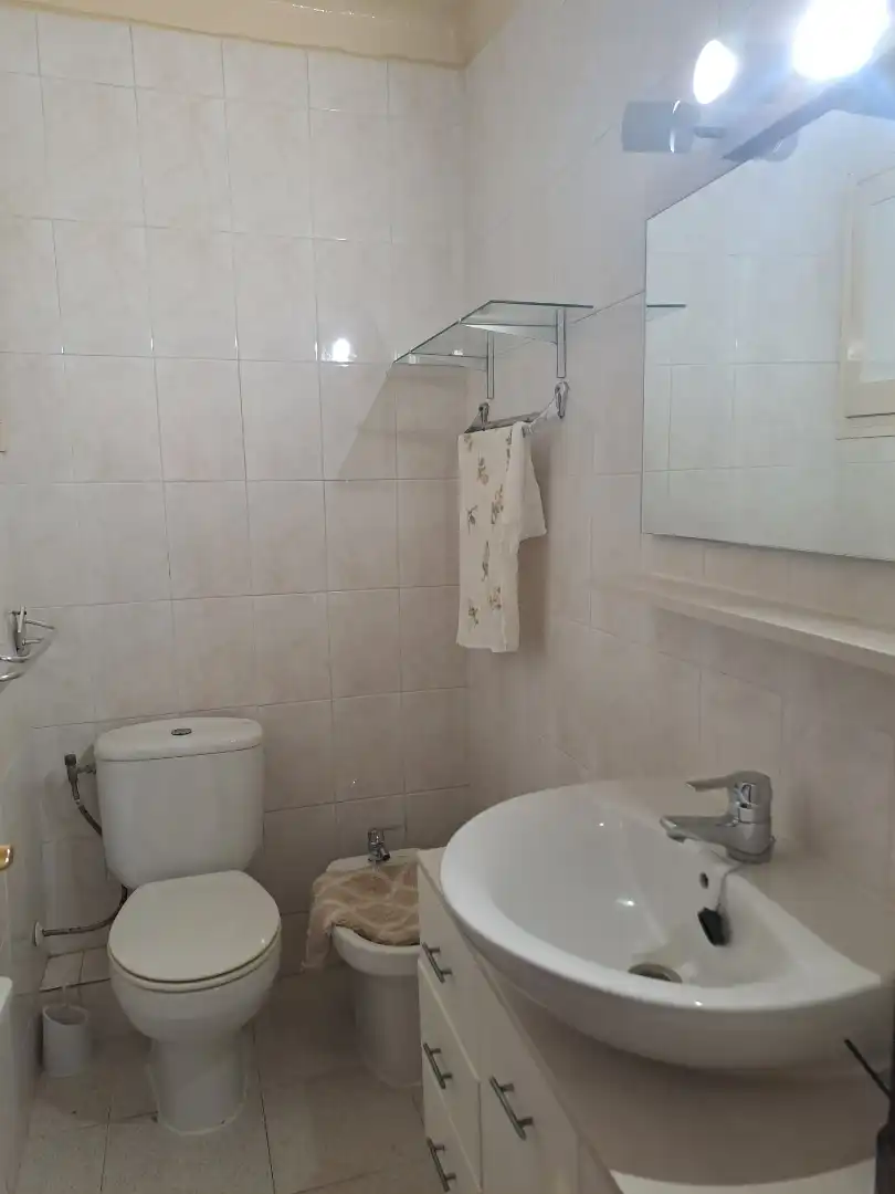 Badezimmer von Wohnung zur Miete in Vilanova i la Geltrú mit Möbliert, Ofen und Waschmaschine