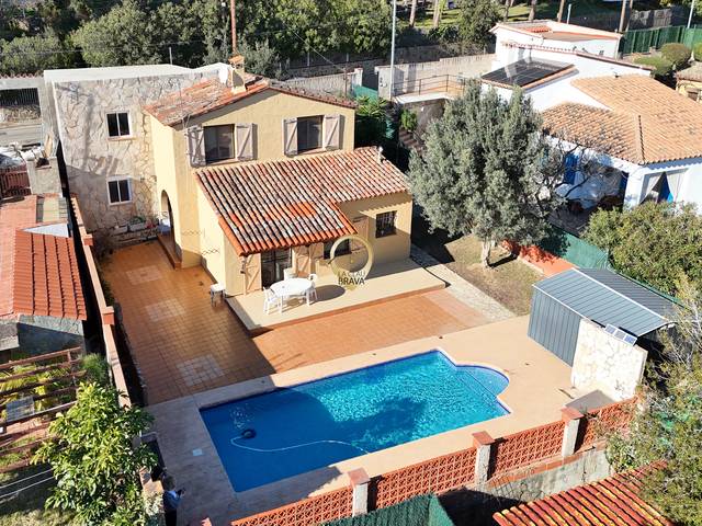 Casa-chalet en Venta en Carrer del Ripollès en Cabanyes - Mas Ambrós - Mas Pallí