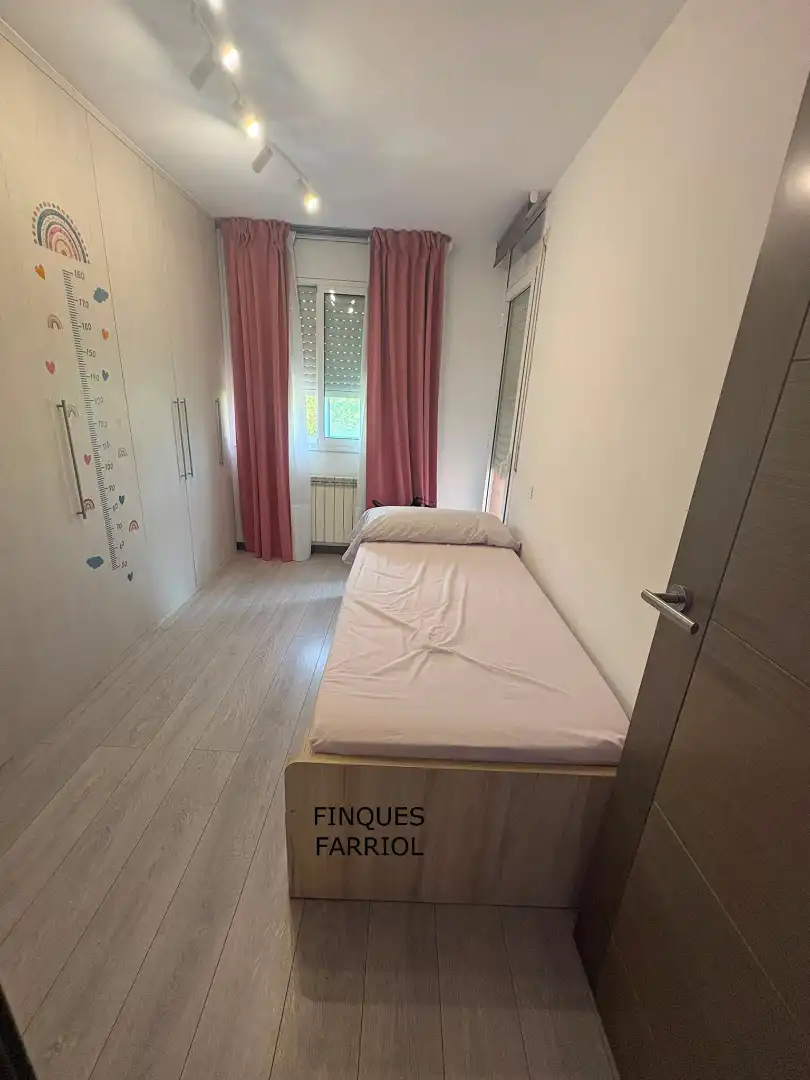 Dormitori de Pis de lloguer en Reus amb Aire condicionat, Calefacció i Parquet