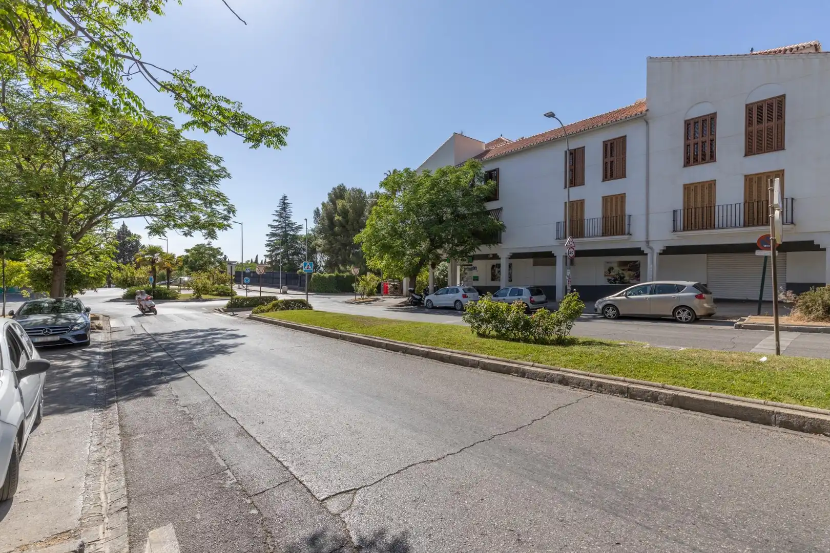 Außenansicht von Erdgeschoss zum Verkauf in Granada mit Klimaanlage, Heizung und Möbliert