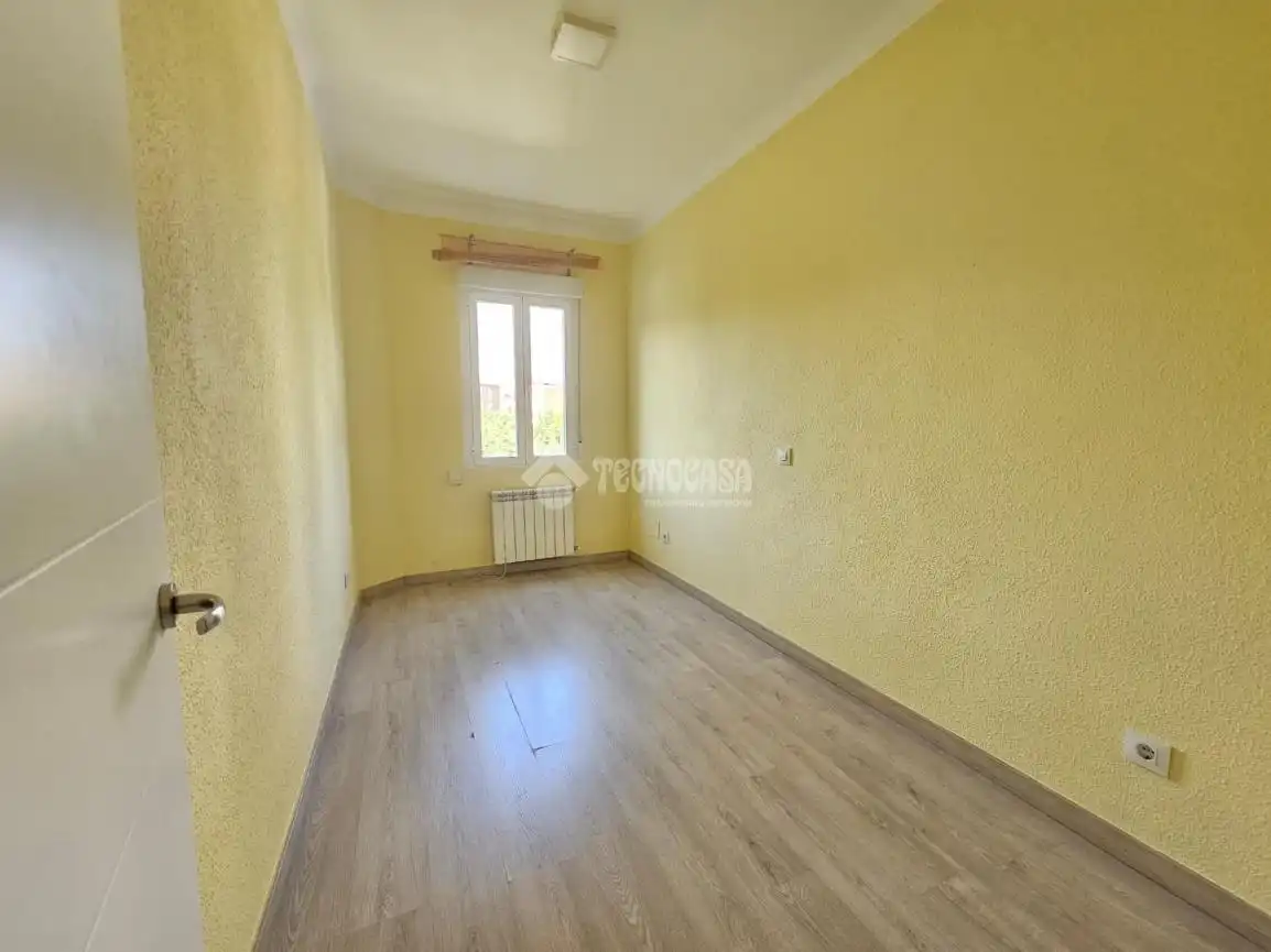 Habitación de Piso en venta en Madrid con Calefacción