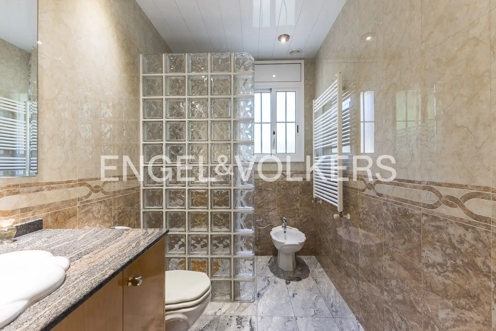 Baño de Casa o chalet en venta en Molins de Rei con Aire acondicionado, Calefacción y Jardín privado