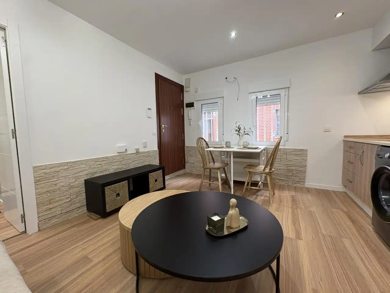 Sala d'estar de Estudi en venda en Madrid amb Aire condicionat, Calefacció i Moblat