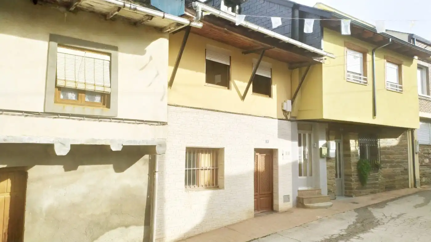 Vista exterior de Casa o chalet en venta en Vega de Espinareda con Calefacción