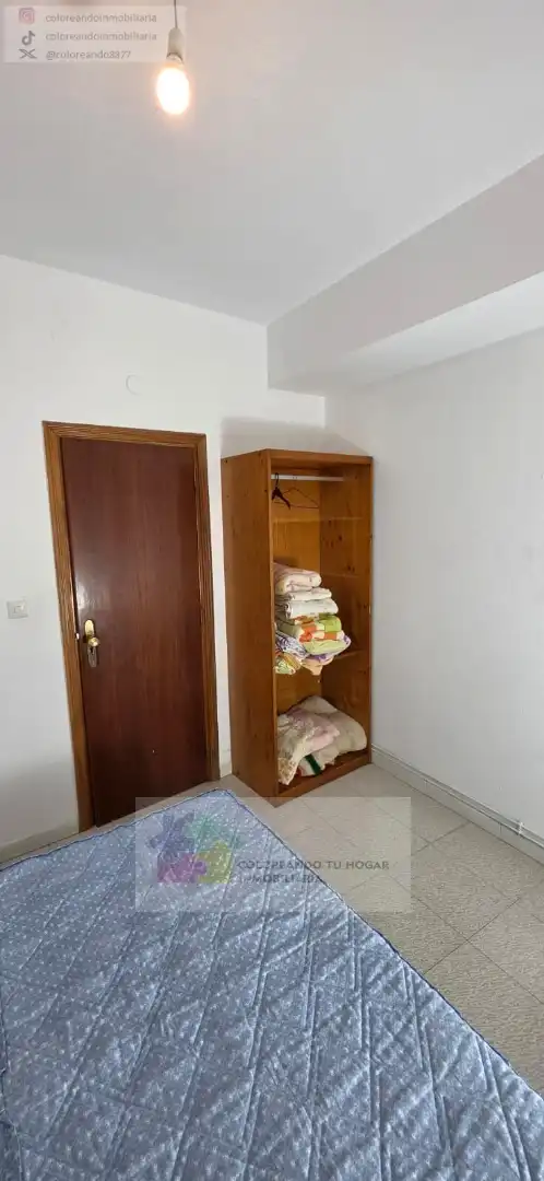 Dormitori de Pis de lloguer en Villadangos del Páramo amb Calefacció, Parquet i Moblat
