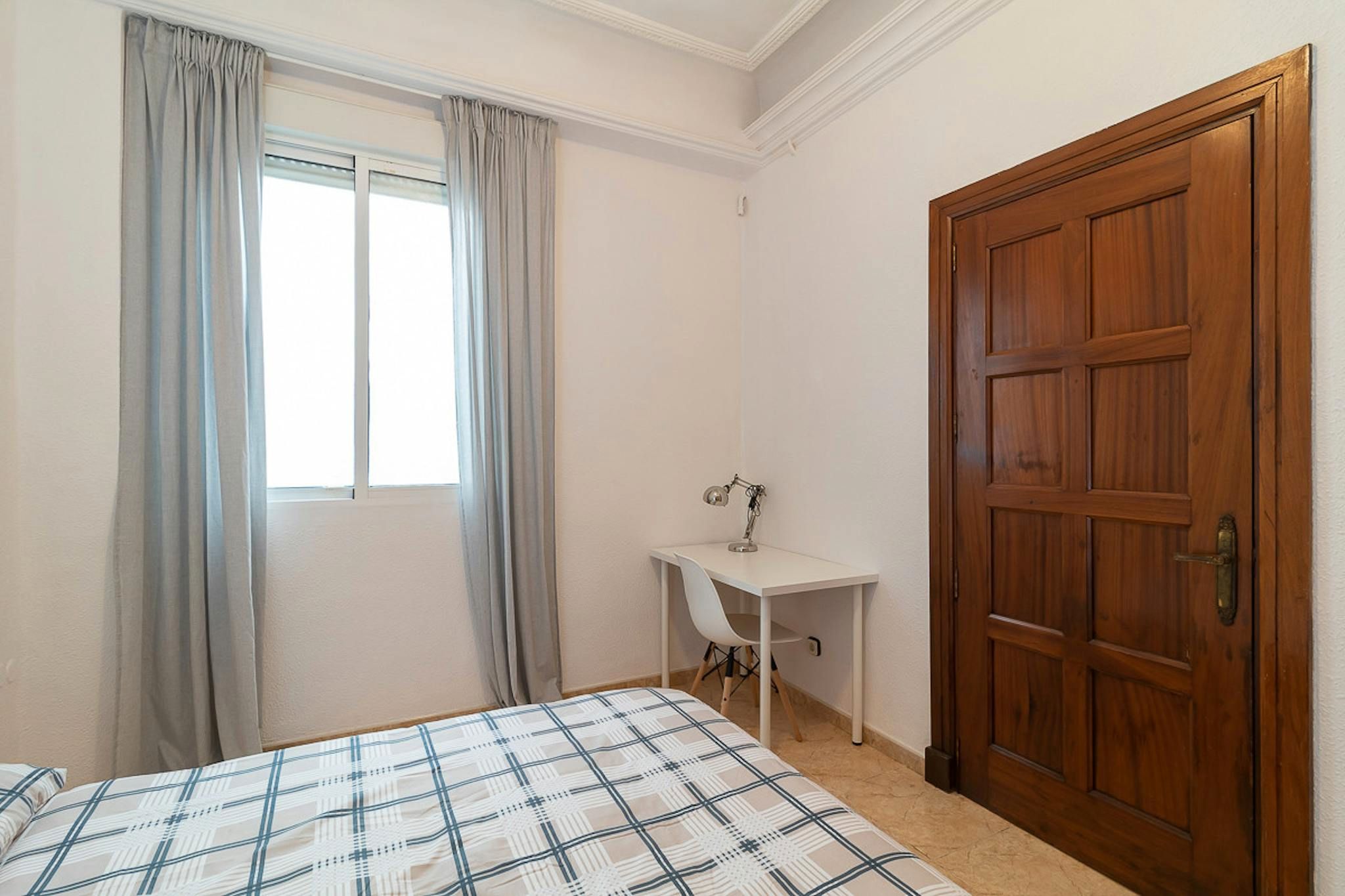 Bedroom of Flat to share in  Valencia Capital  with Furnished, Washing machine and Internet