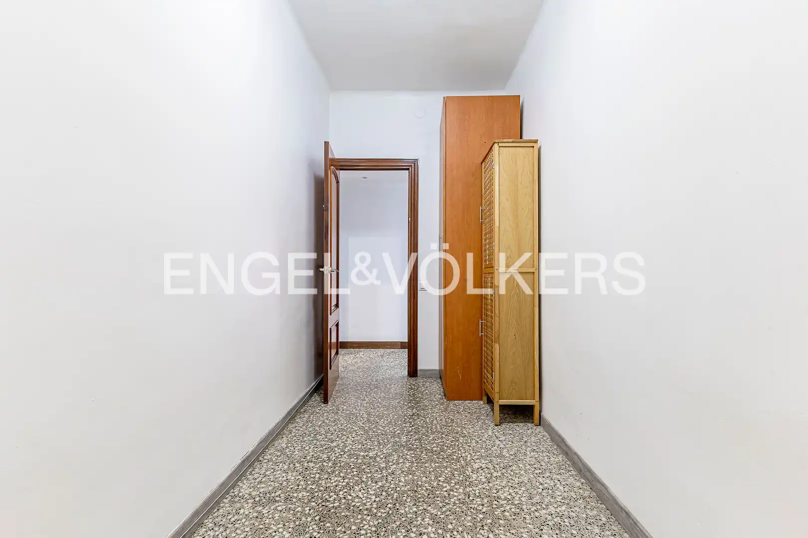 Wohnung zum Verkauf in Barcelona mit Klimaanlage, Heizung und Terrasse