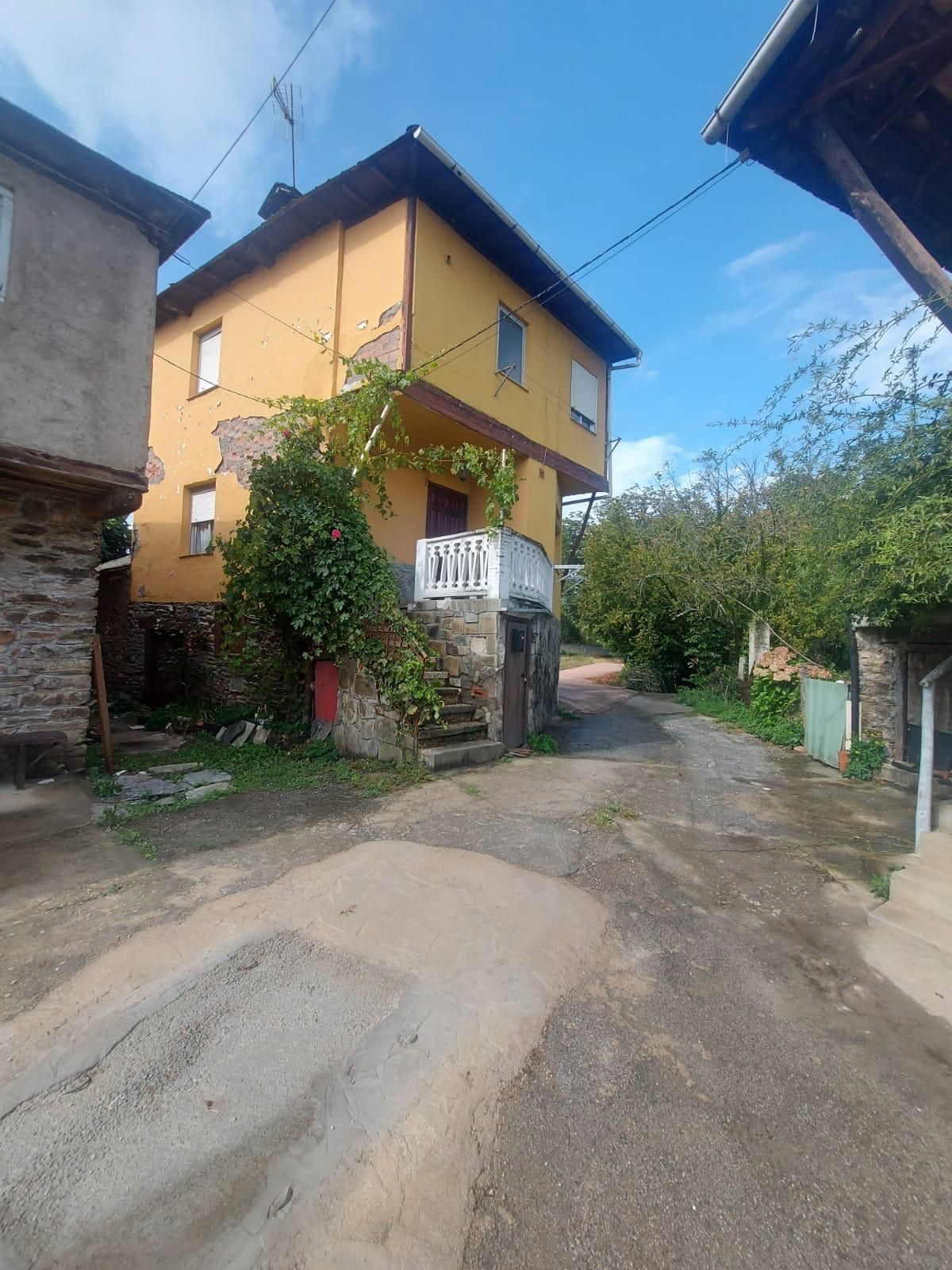 Vista exterior de Casa o xalet en venda en Ponferrada