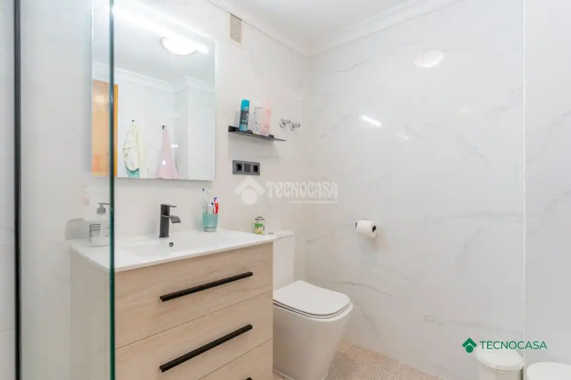 Baño de Piso en venta en Roquetas de Mar con Aire acondicionado y Terraza