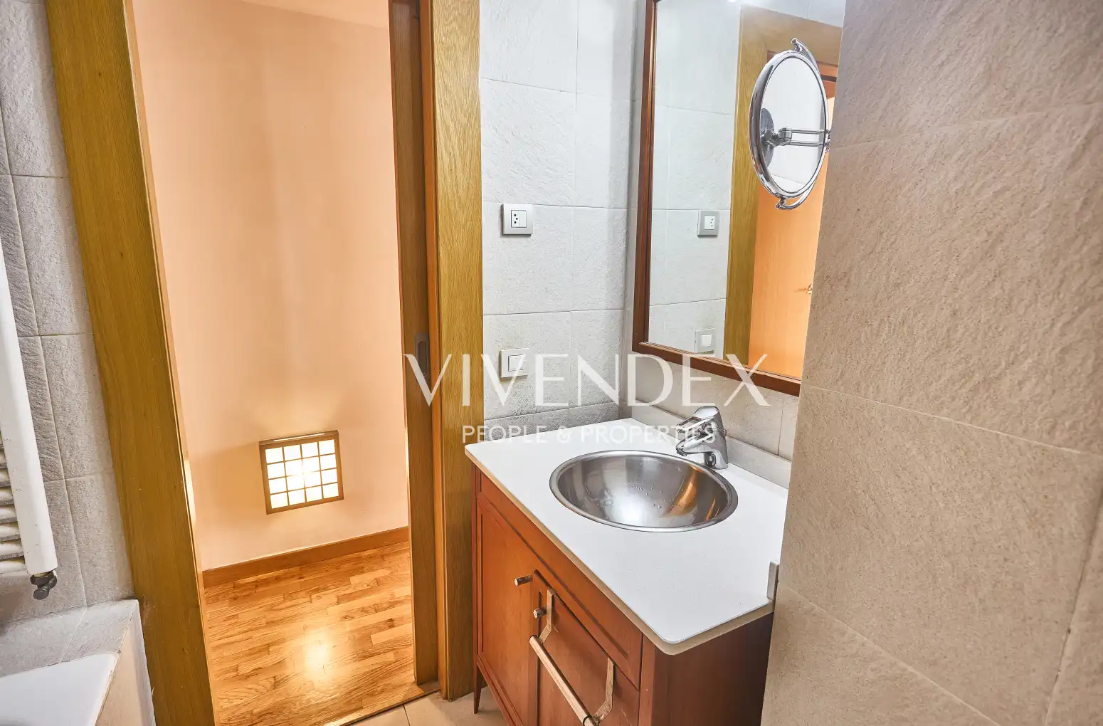Bathroom of Flat for sale in Barcelona  with Heating, Parquet flooring and Balcony