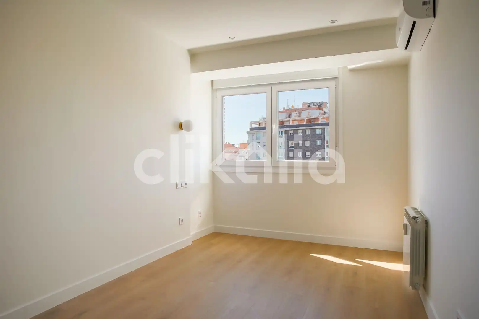 Bedroom of Flat for sale in Madrid  with Air Conditioner, Heating and Terrace