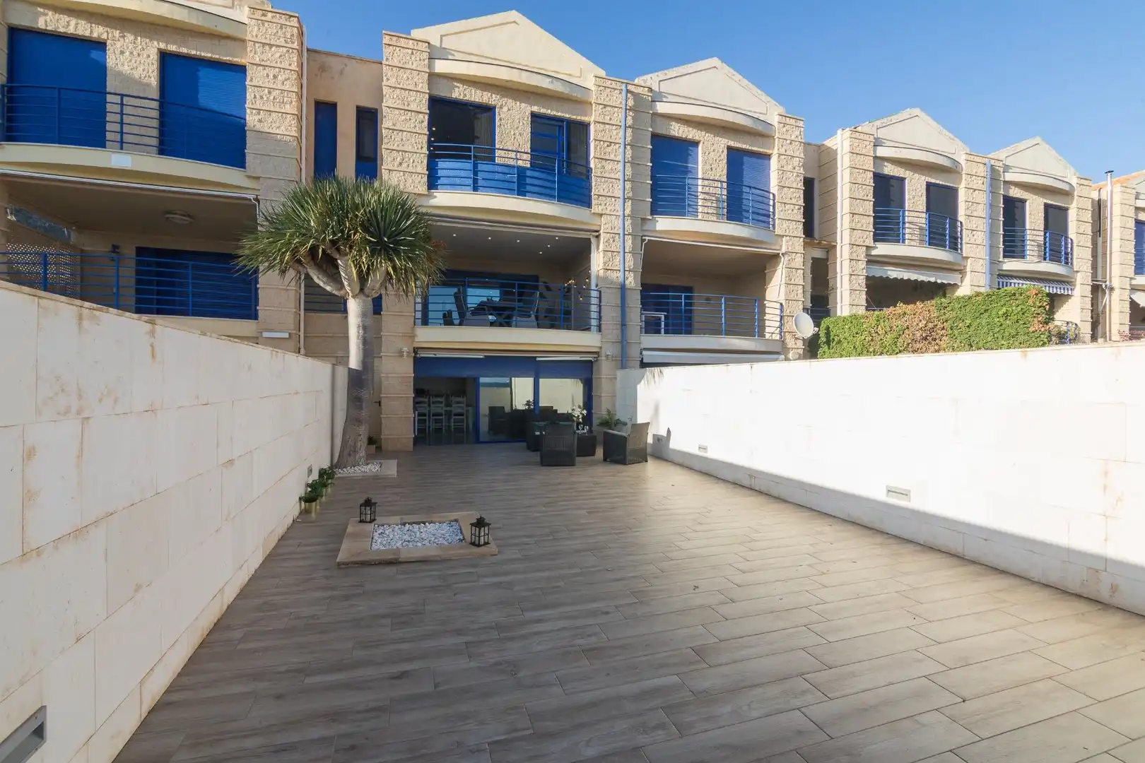 Vista exterior de Casa o chalet en venta en Santa Pola con Aire acondicionado, Calefacción y Jardín privado