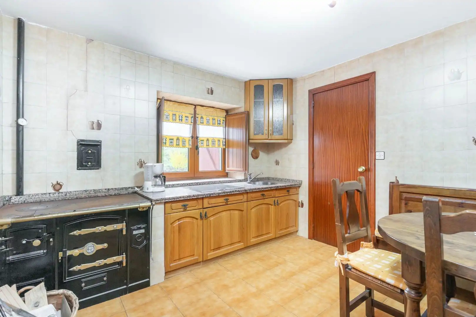 Cocina de Casa o chalet en venta en Cabrillanes con Calefacción, Jardín privado y Terraza