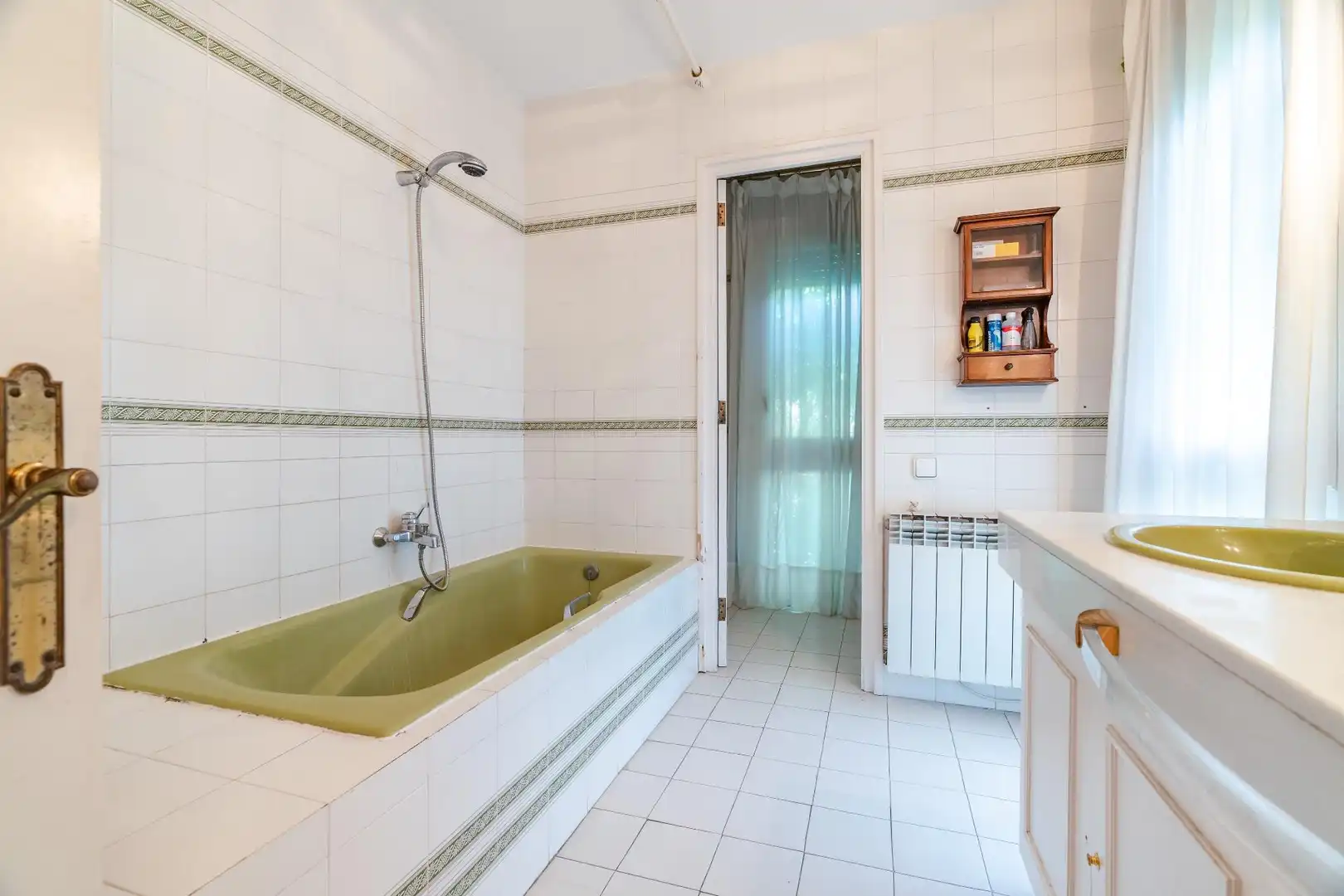 Bany de Casa o xalet en venda en Móra d'Ebre amb Aire condicionat, Calefacció i Jardí privat