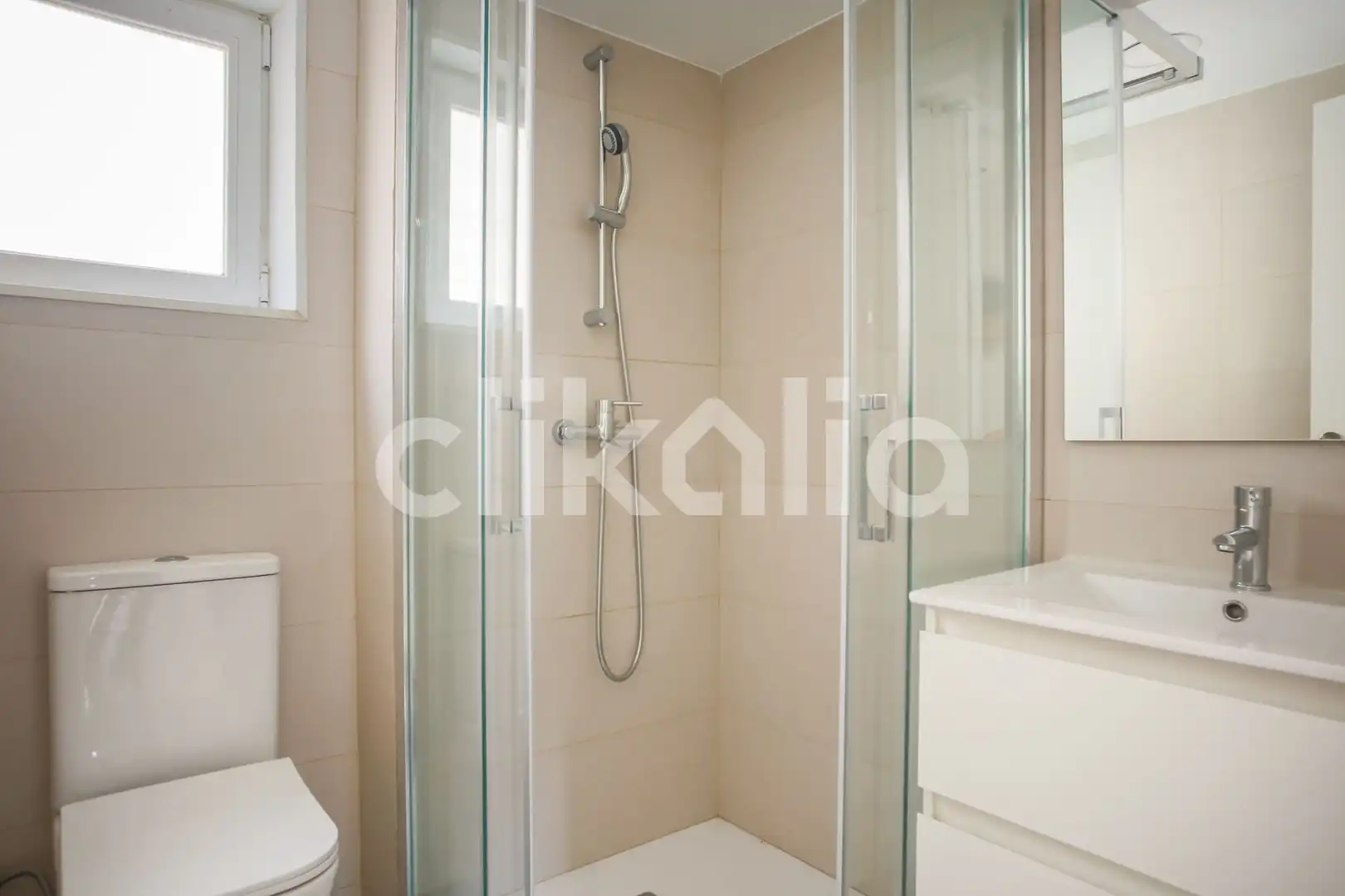 Baño de Piso de alquiler en Alcalá de Henares con Aire acondicionado y Terraza