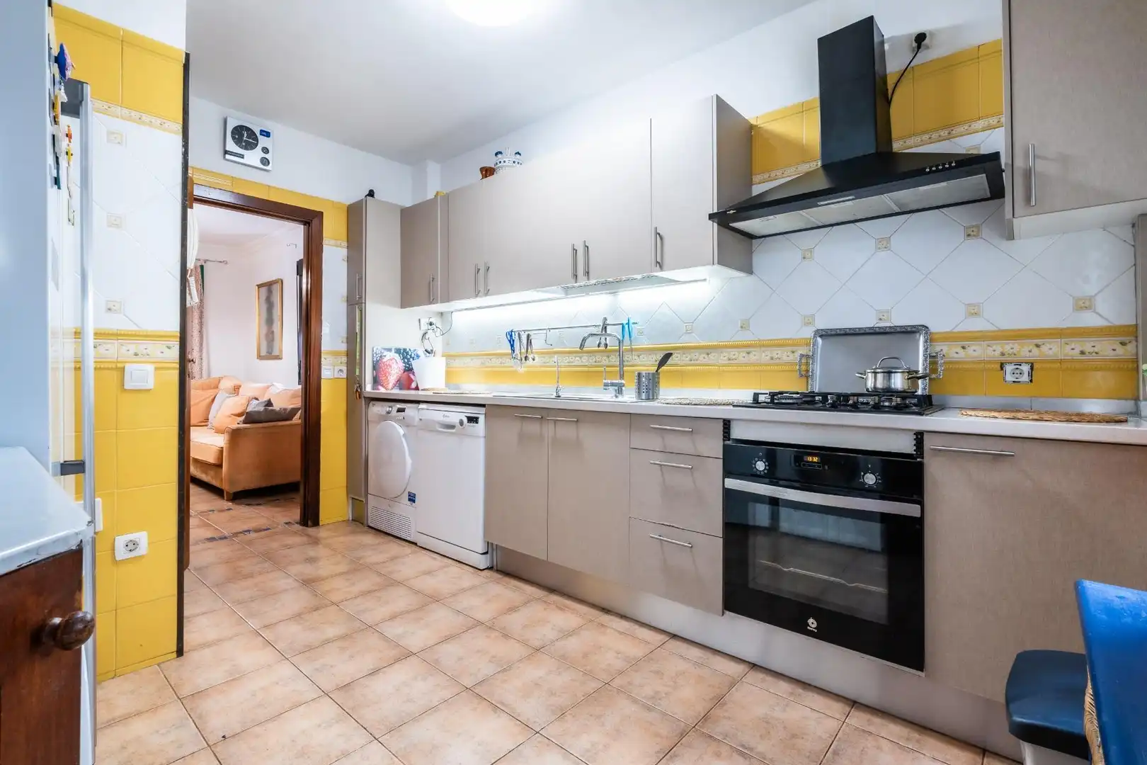 Kitchen of Flat for sale in Adeje  with Private garden, Terrace and Balcony