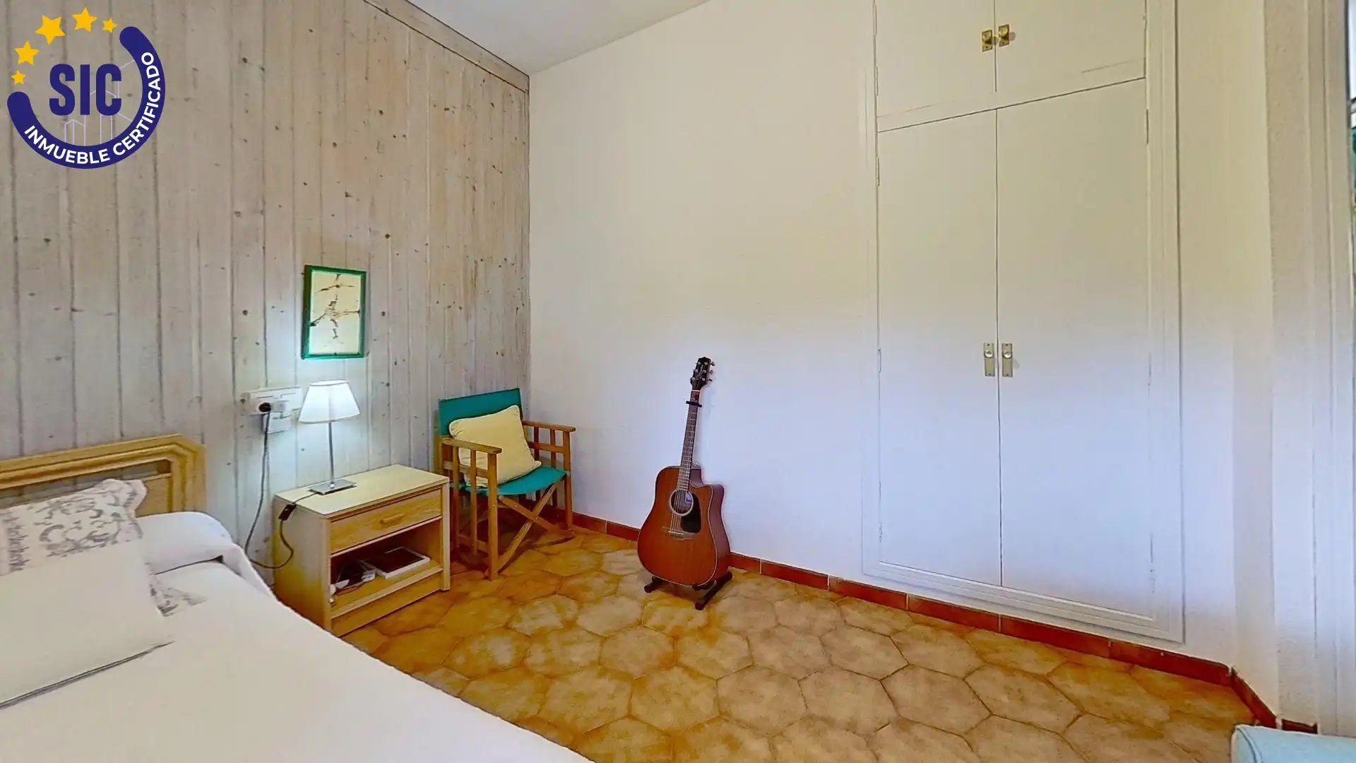 Dormitori de Casa o xalet en venda en Chiva amb Jardí privat, Terrassa i Traster