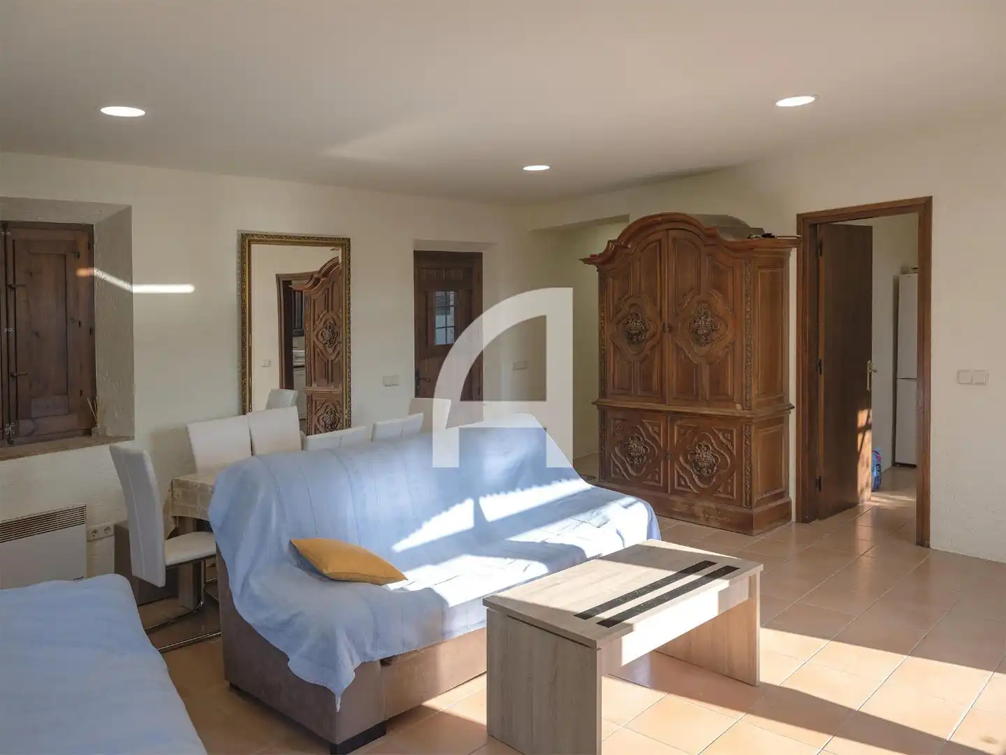 Sala de estar de Finca rústica en venta en Sant Miquel de Fluvià con Calefacción, Piscina y Amueblado