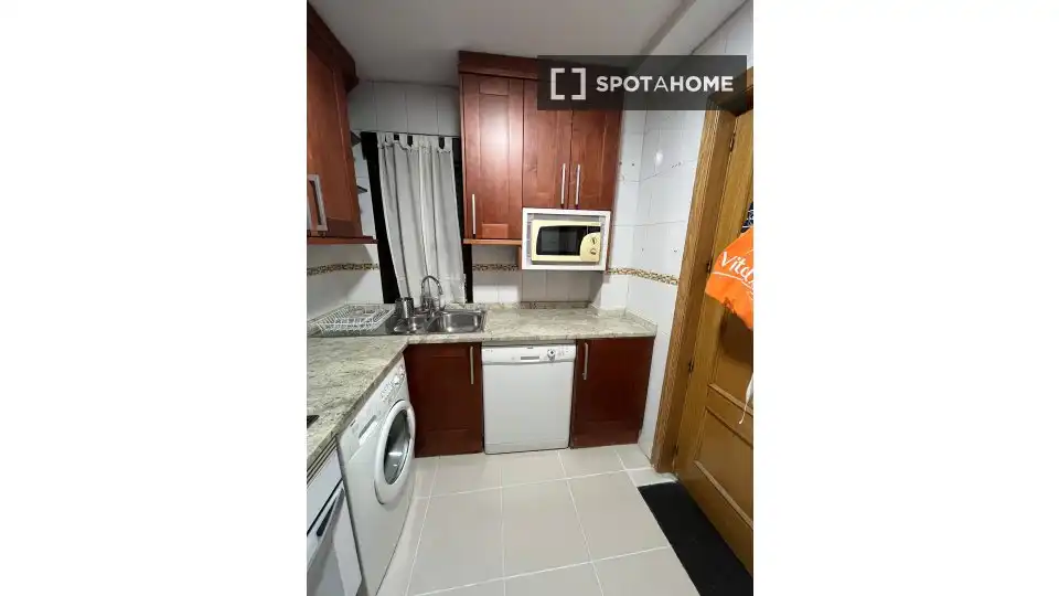 Cuina de Apartament per a compartir en Madrid amb Aire condicionat, Calefacció i Terrassa
