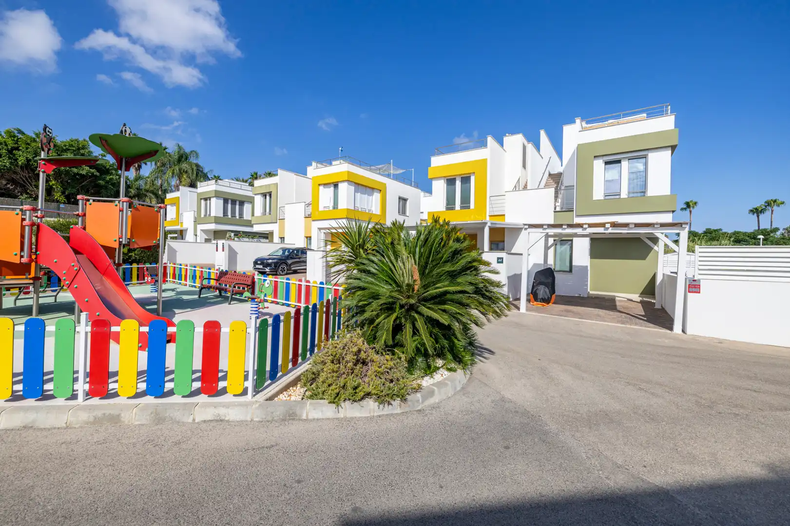 Casa aparellada amb piscina en venda a El Montgó, imagen 3