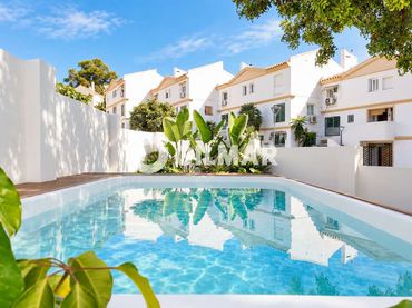 Detached house with pool for sale in Torreblanca del Sol