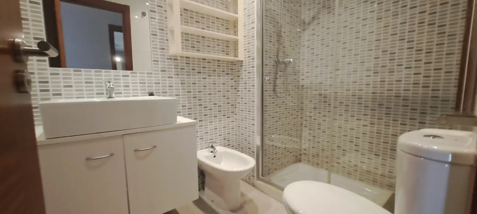 Bany de Pis en venda en Gijón  amb Calefacció i Parquet