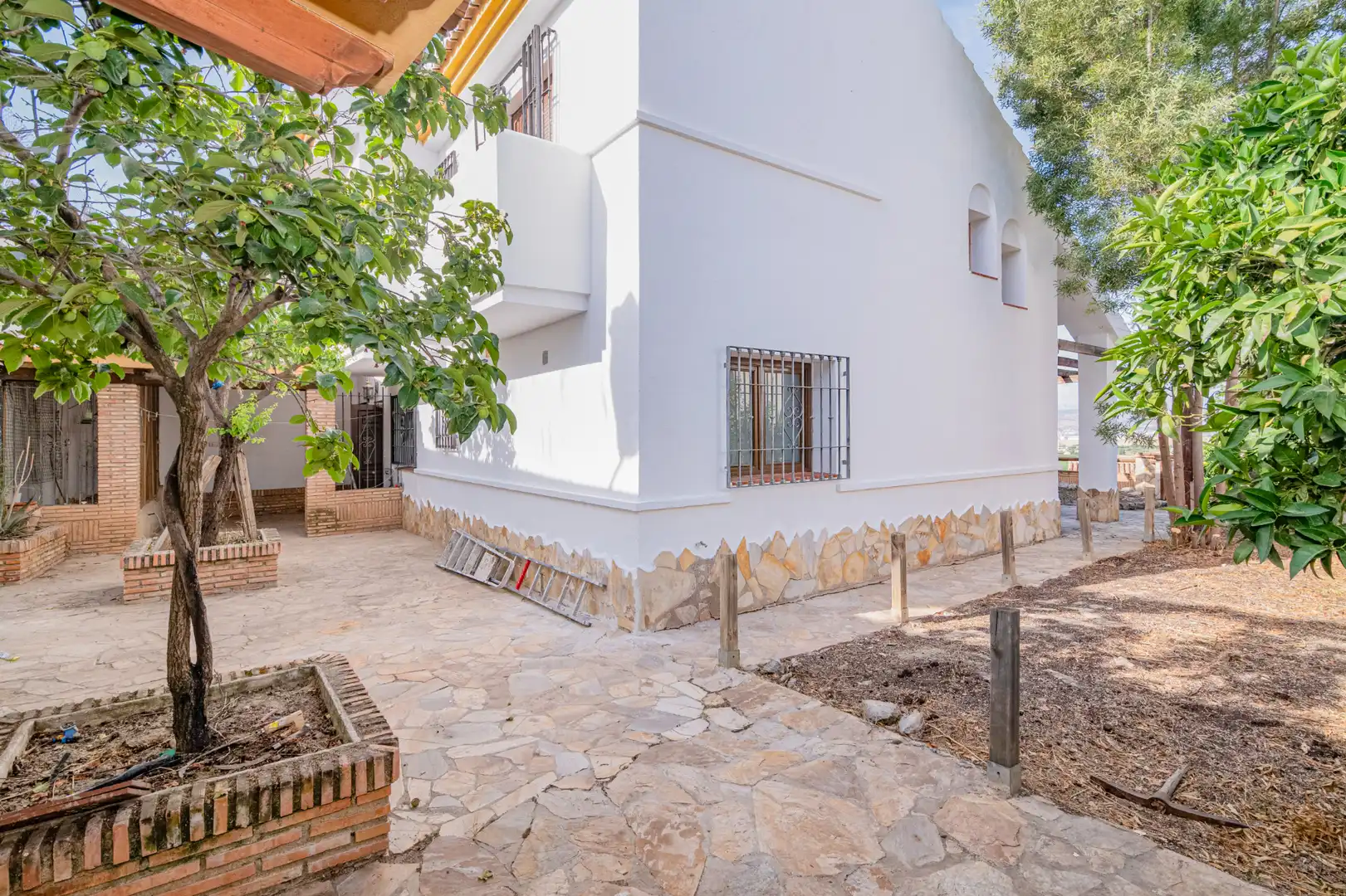 Vista exterior de Casa o xalet en venda en Las Gabias amb Jardí privat, Terrassa i Moblat